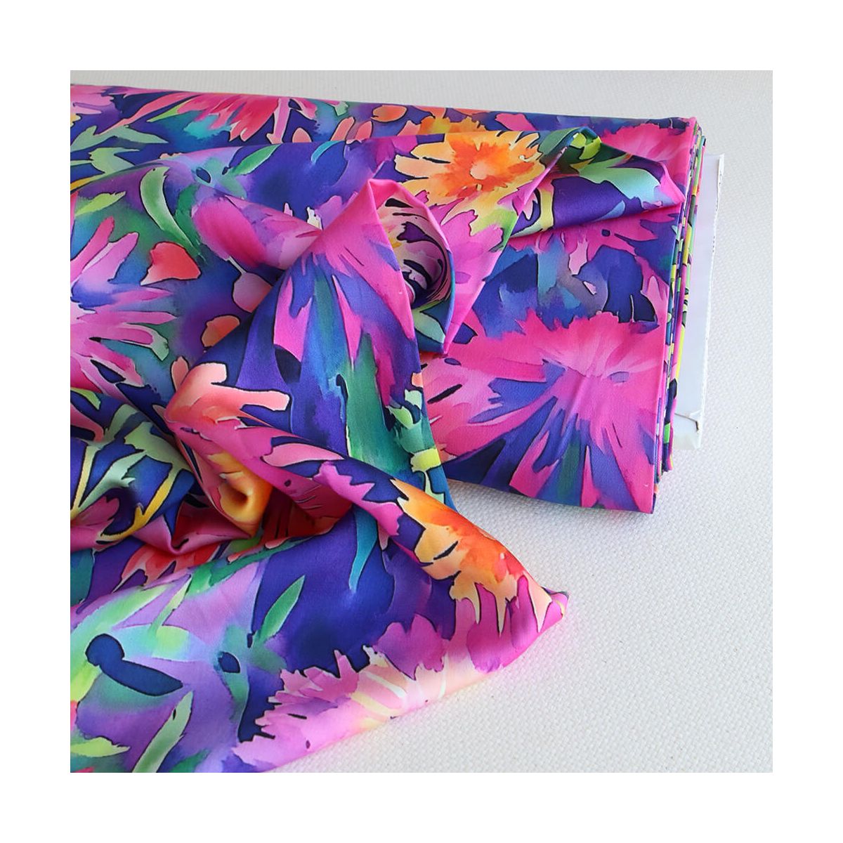 Zinzolin - Viscose satinée imprimé grand fleuri violet