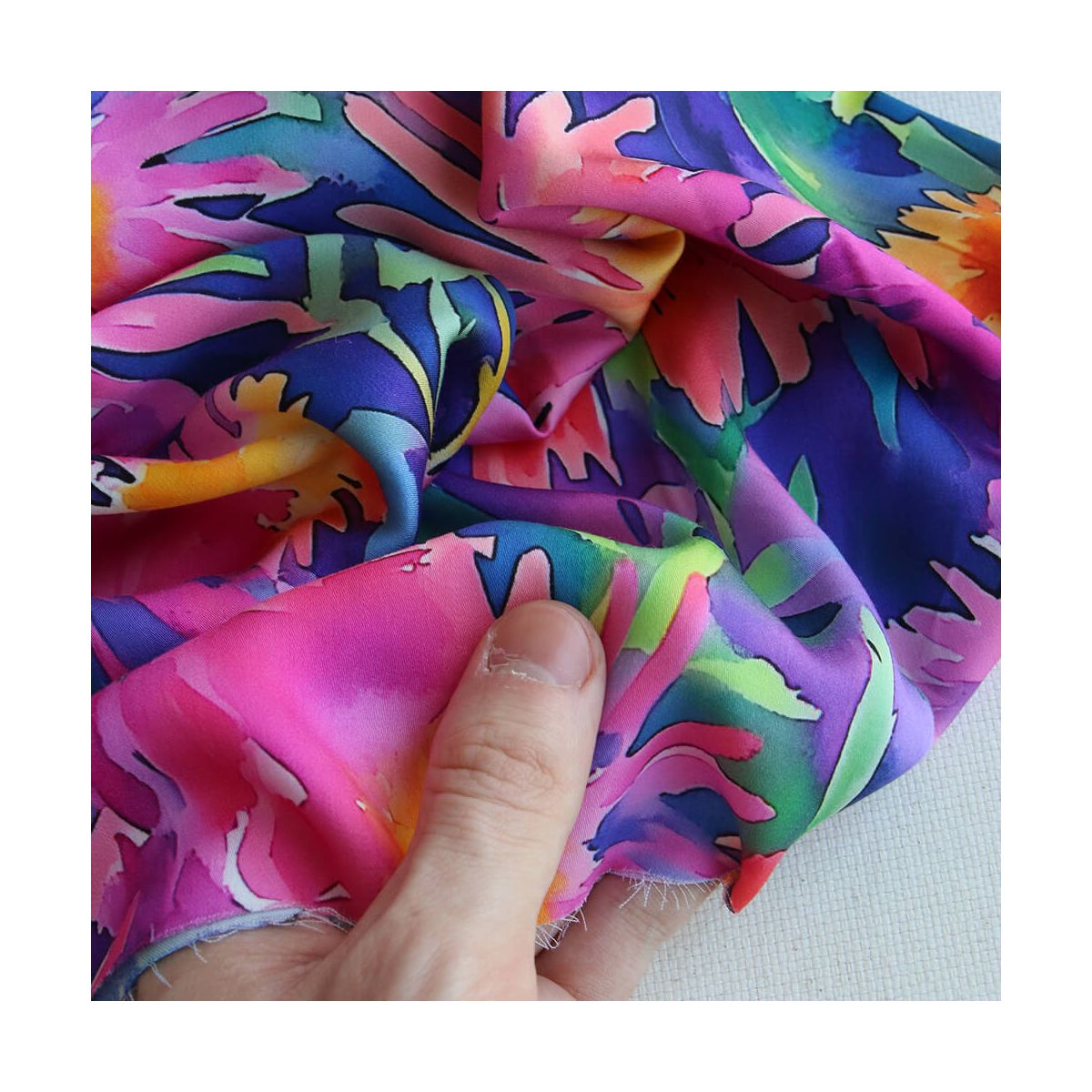 Zinzolin - Viscose satinée imprimé grand fleuri violet