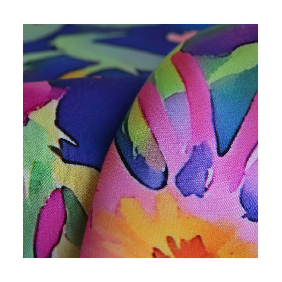 Zinzolin - Viscose satinée imprimé grand fleuri violet