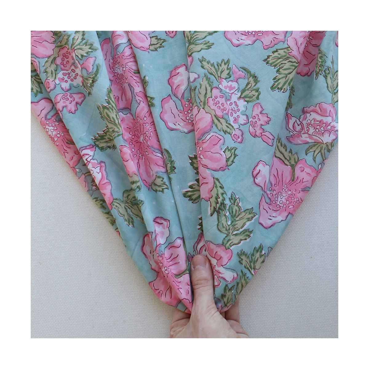 Kyra - Tissu indien en coton imprimé main Hand Block turquoise clair