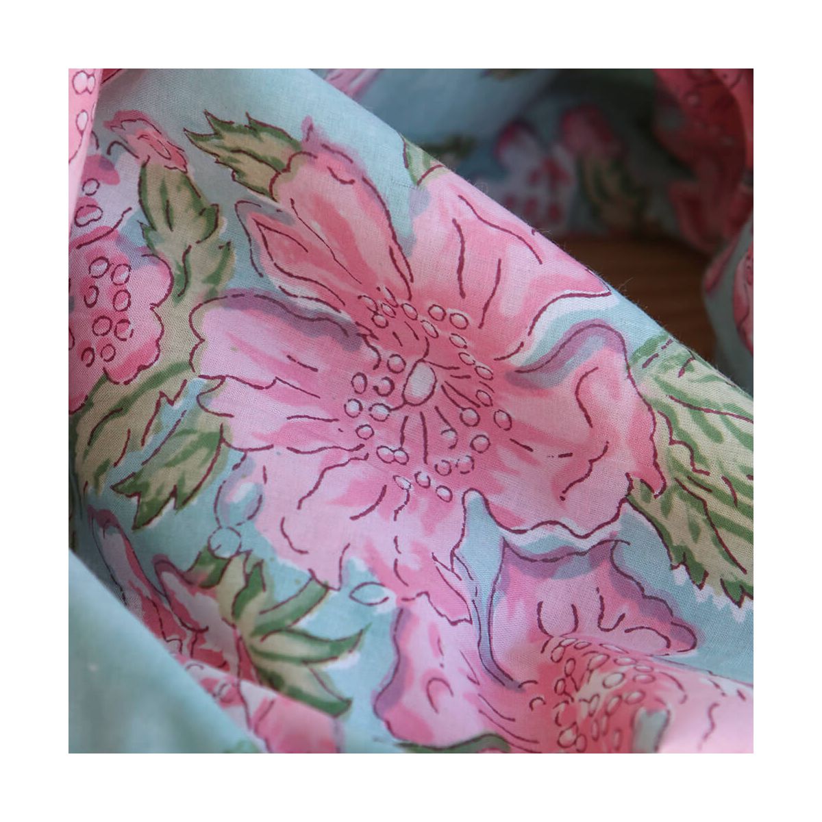 Kyra - Tissu indien en coton imprimé main Hand Block turquoise clair