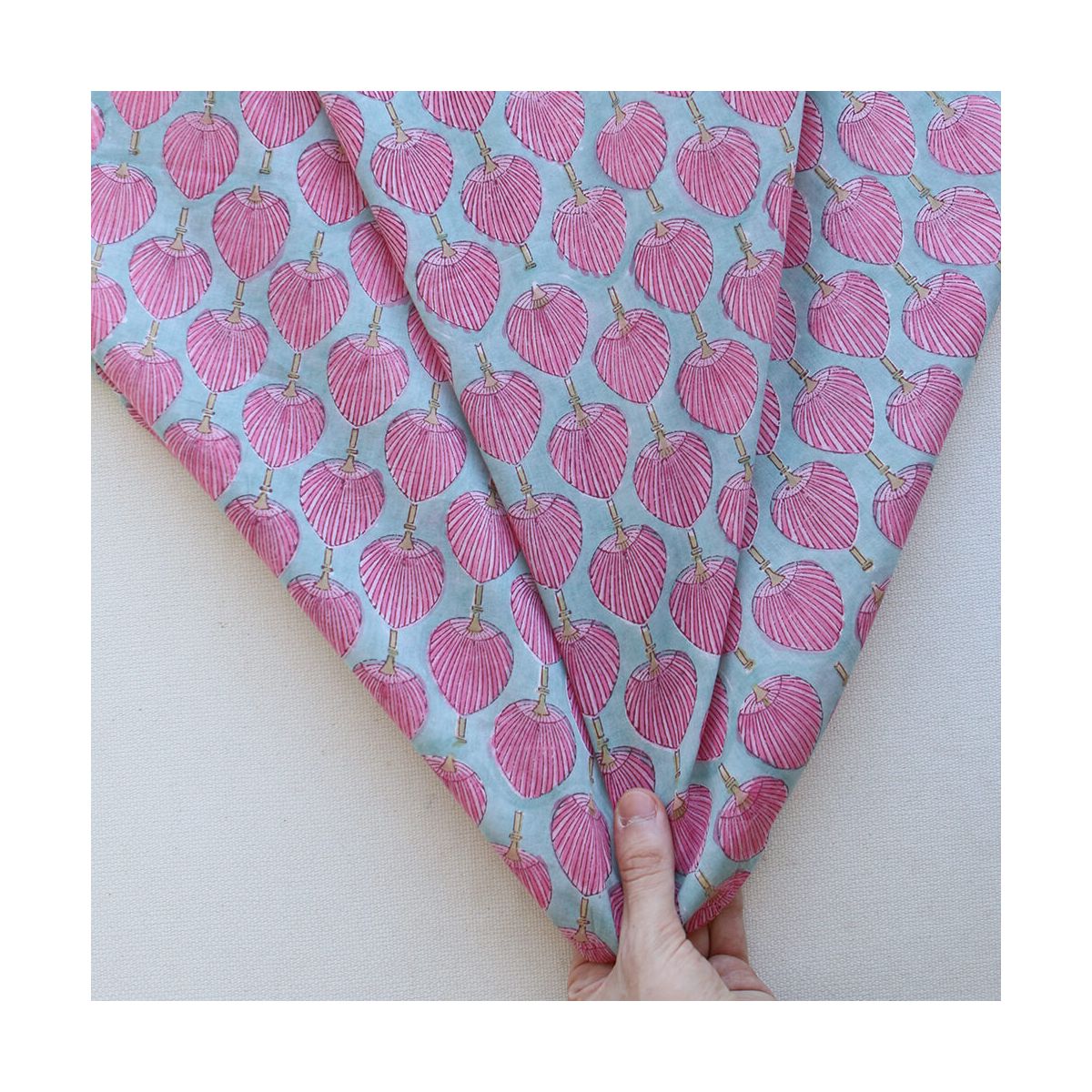 Kyra B - Tissu indien en coton imprimé main Hand Block turquoise clair