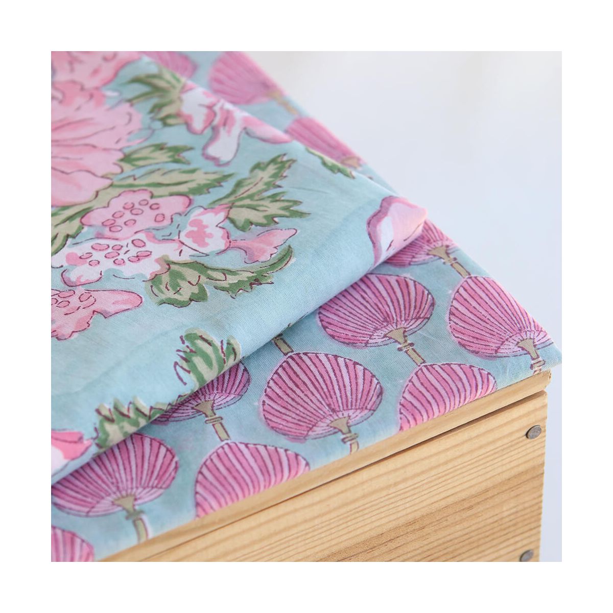 Kyra B - Tissu indien en coton imprimé main Hand Block turquoise clair