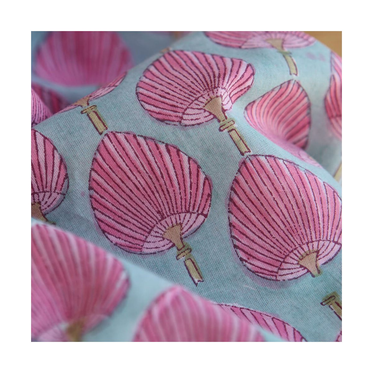 Kyra B - Tissu indien en coton imprimé main Hand Block turquoise clair