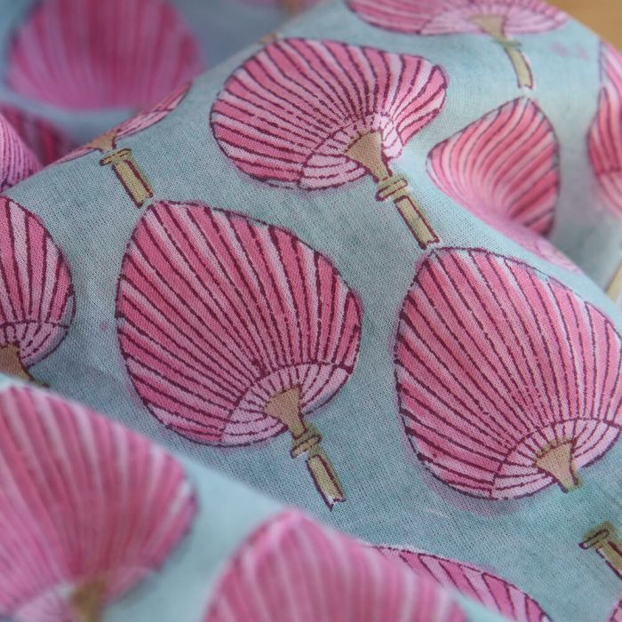 Kyra B - Tissu indien en coton imprimé main Hand Block turquoise clair