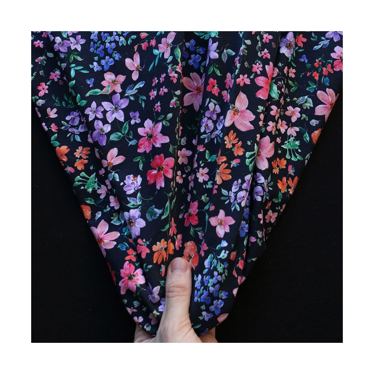 copie de Jersey de coton fleurs denses fond brun foncé