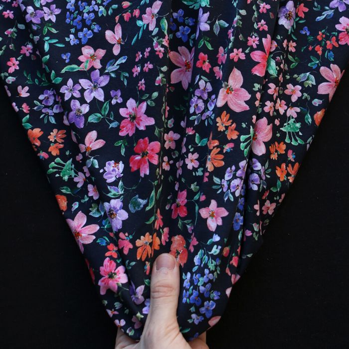 copie de Jersey de coton fleurs denses fond brun foncé