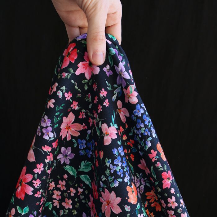 copie de Jersey de coton fleurs denses fond brun foncé