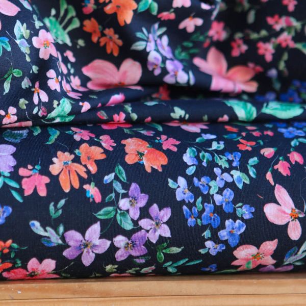 copie de Jersey de coton fleurs denses fond brun foncé 2