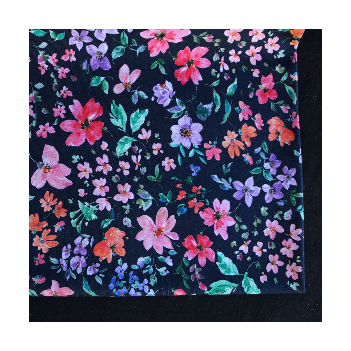 copie de Jersey de coton fleurs denses fond brun foncé