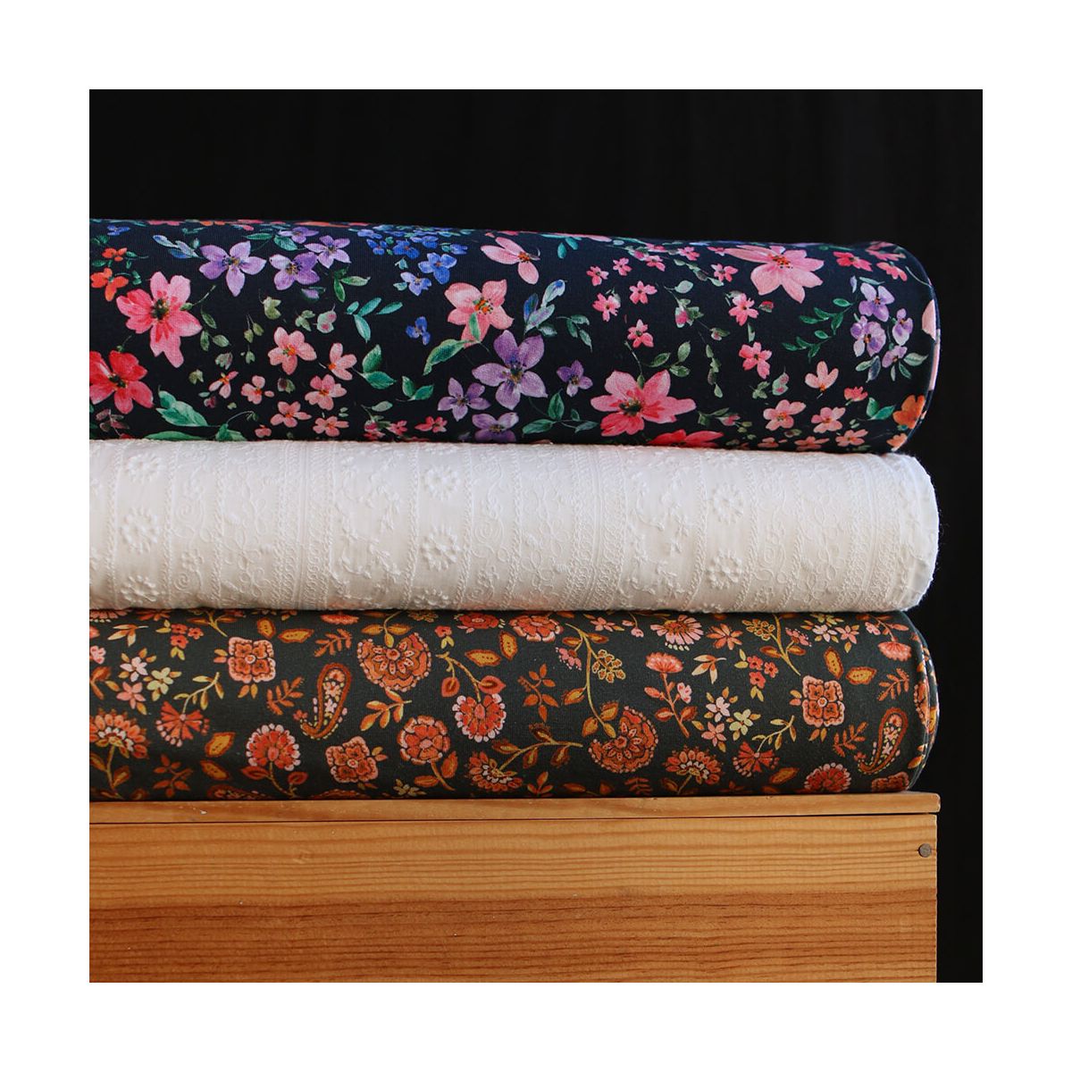 copie de Jersey de coton fleurs denses fond brun foncé