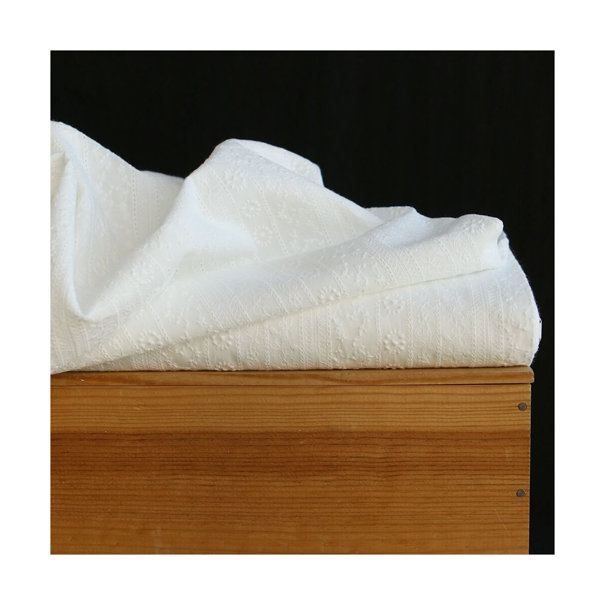 Lalie - Voile de coton blanc lait broderies bandes fleuries