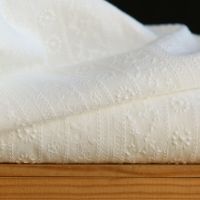 Lalie - Voile de coton blanc lait broderies bandes fleuries