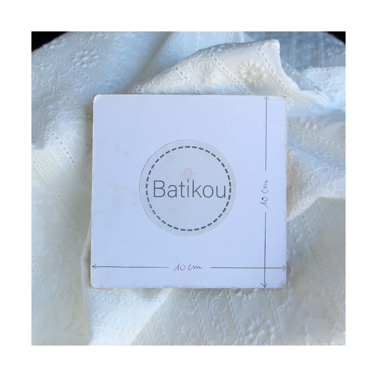 Lalie - Voile de coton blanc lait broderies bandes fleuries