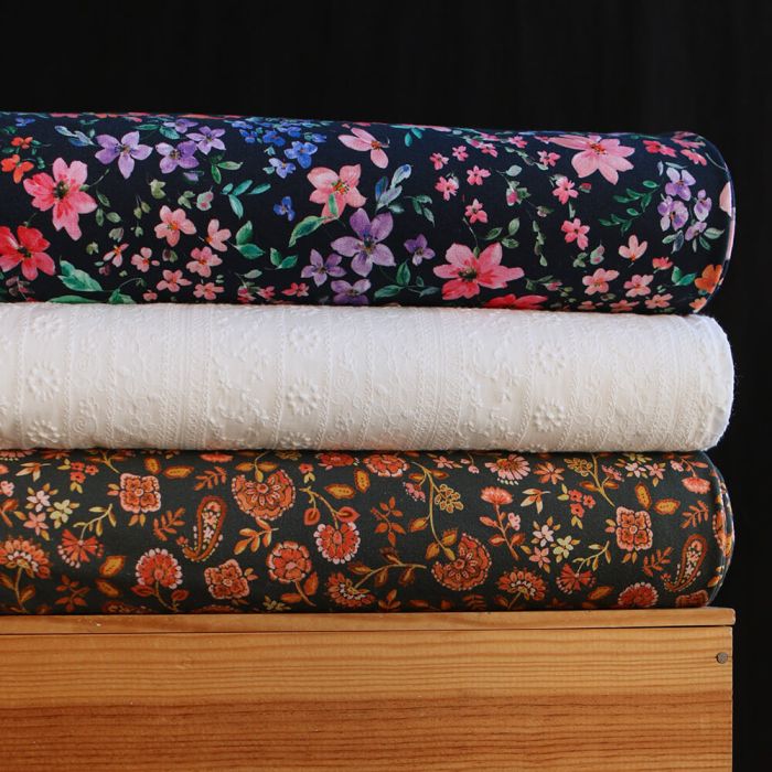 Lalie - Voile de coton blanc lait broderies bandes fleuries