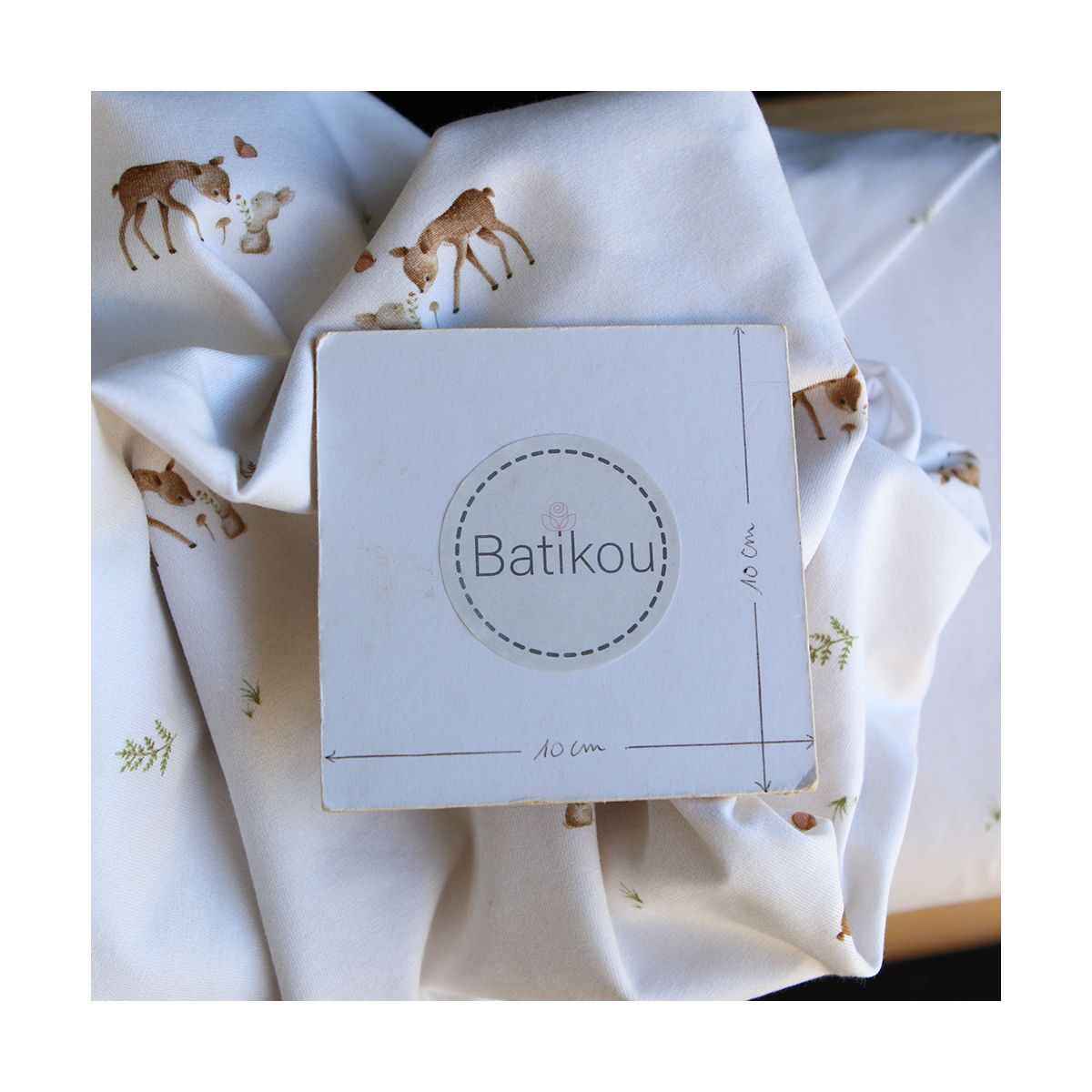 Jersey de coton fond blanc lait imprimé petites biches et lapins