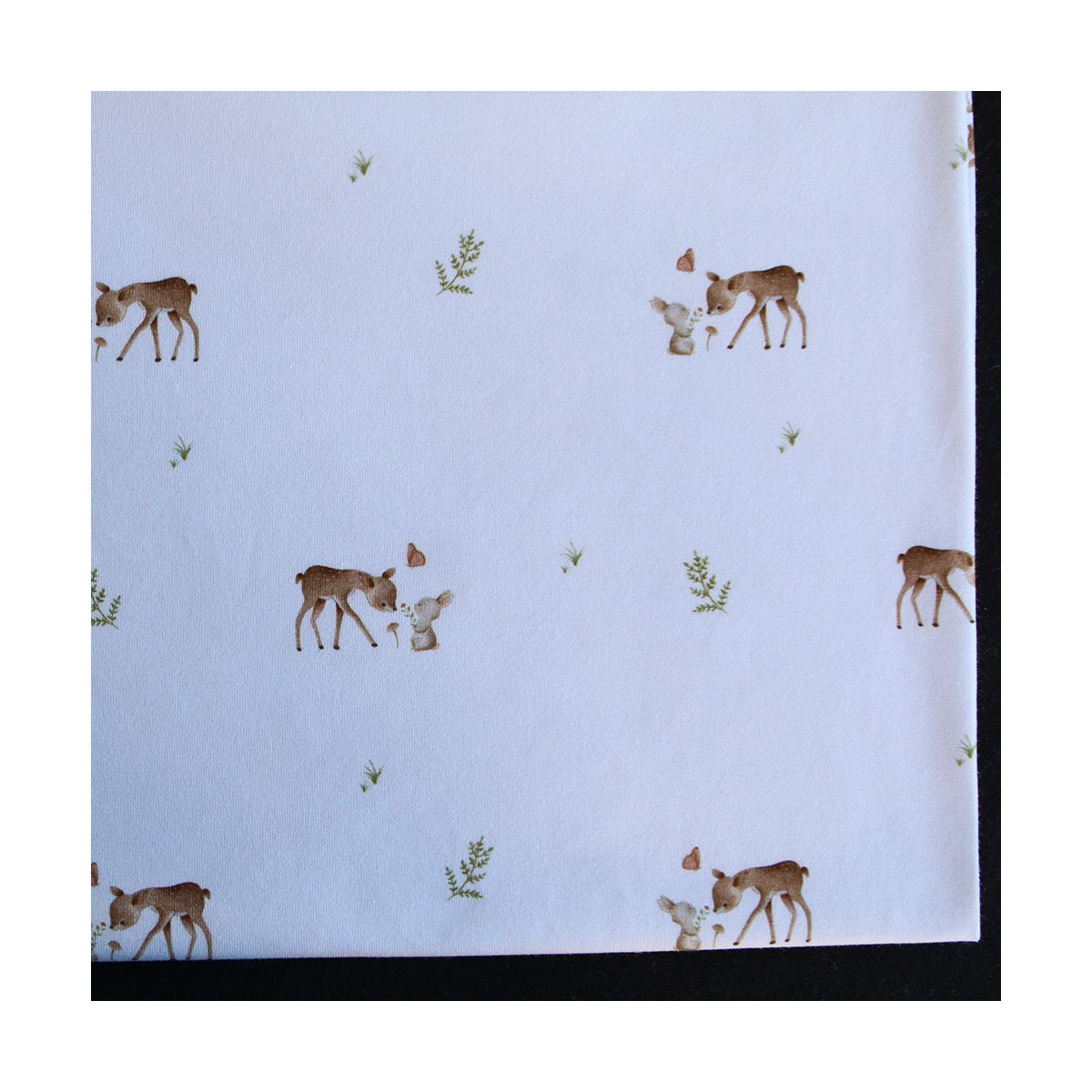 Jersey de coton fond blanc lait imprimé petites biches et lapins