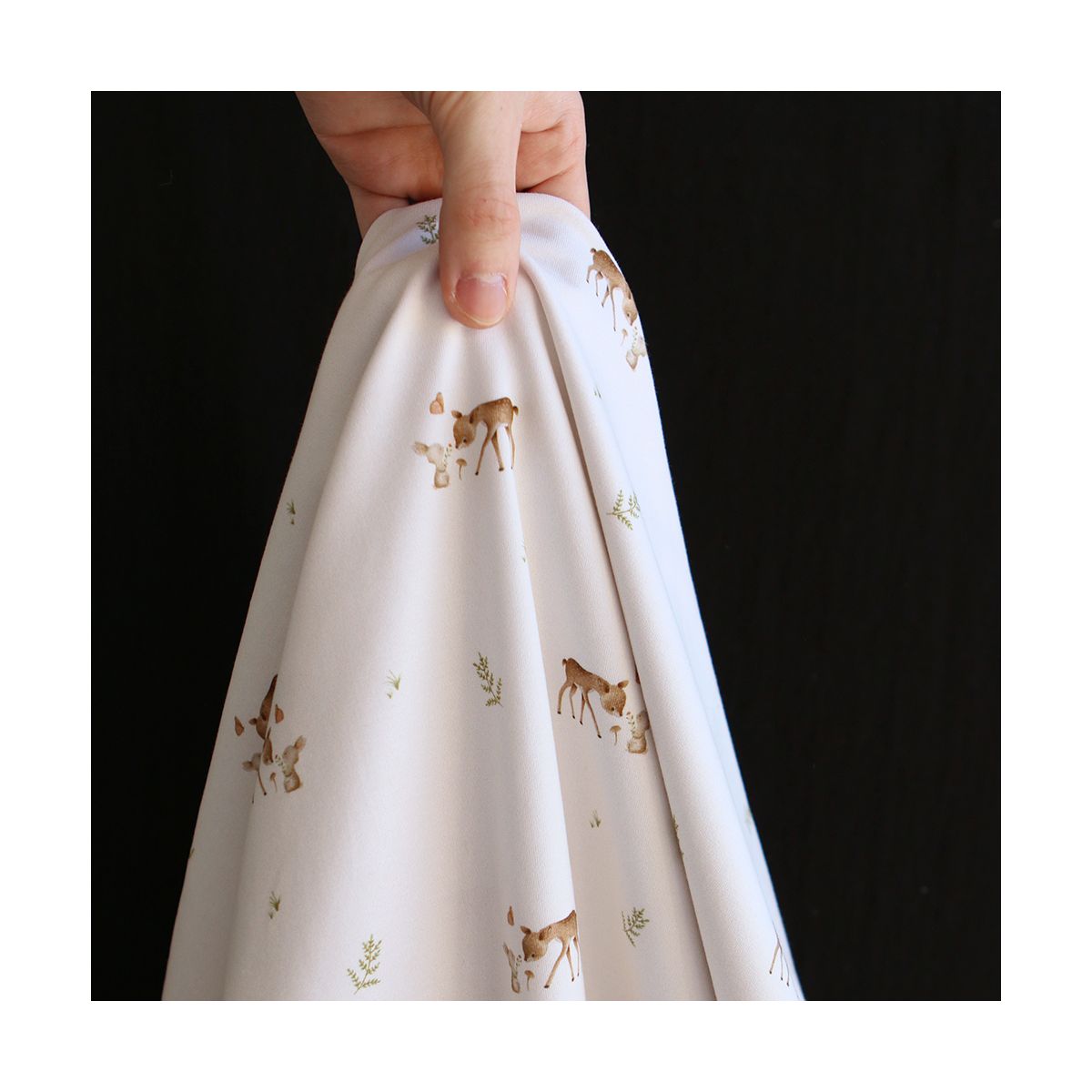Jersey de coton fond blanc lait imprimé petites biches et lapins