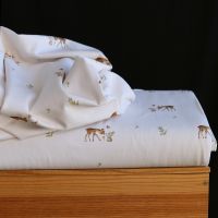 Jersey de coton fond blanc lait imprimé petites biches et lapins