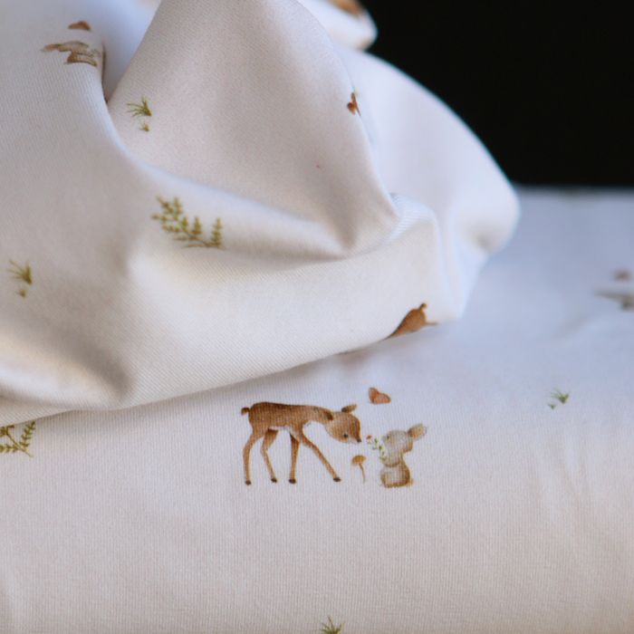 Jersey de coton fond blanc lait imprimé petites biches et lapins