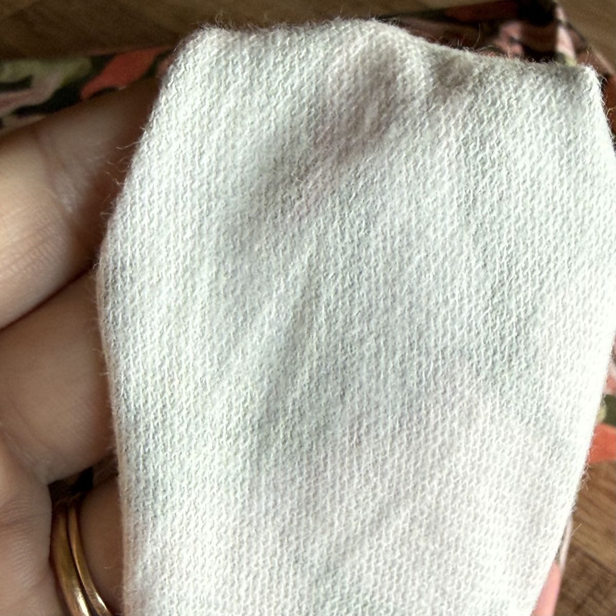 copie de Lea - Tissu sweat exclusif graou noir et châtaigne fond beige poudré