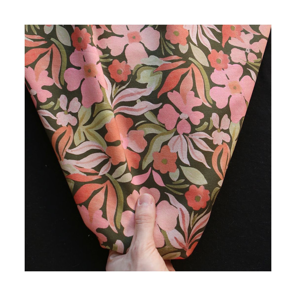 copie de Lea - Tissu sweat exclusif graou noir et châtaigne fond beige poudré