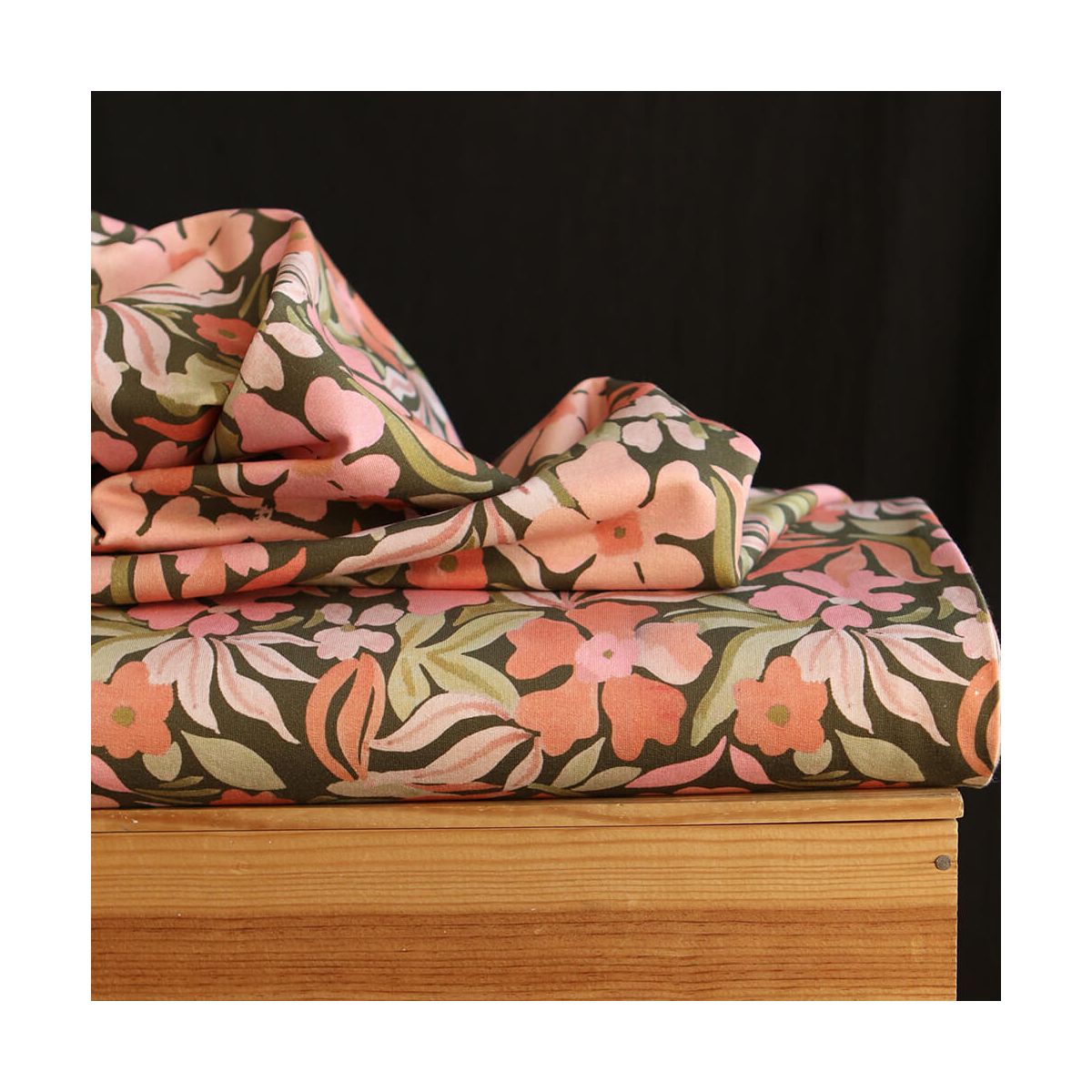 copie de Lea - Tissu sweat exclusif graou noir et châtaigne fond beige poudré