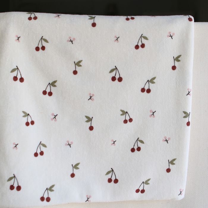 Jersey de coton fond blanc lait imprimé cerises