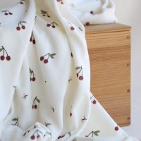 Jersey de coton fond blanc lait imprimé cerises