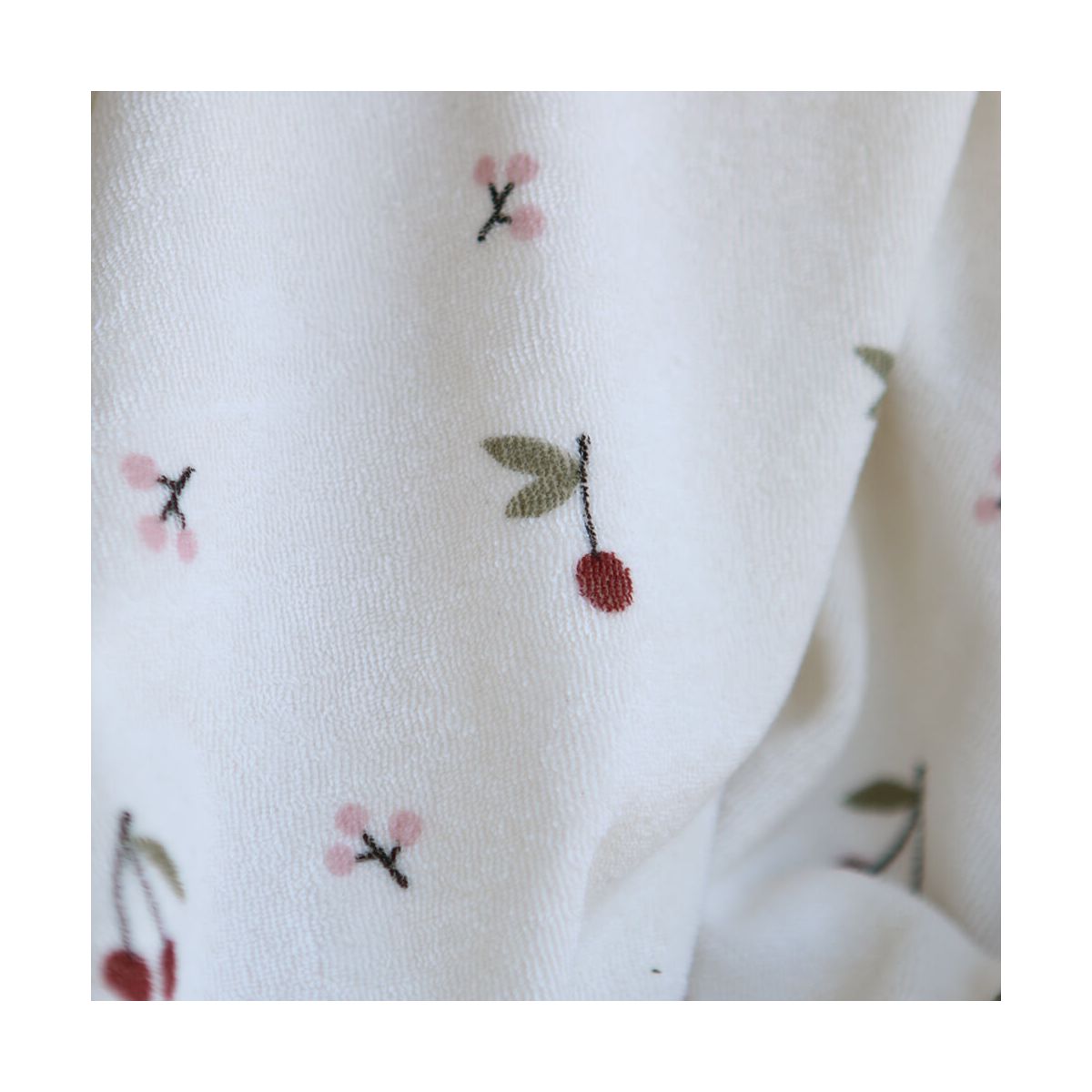 Jersey de coton fond blanc lait imprimé cerises