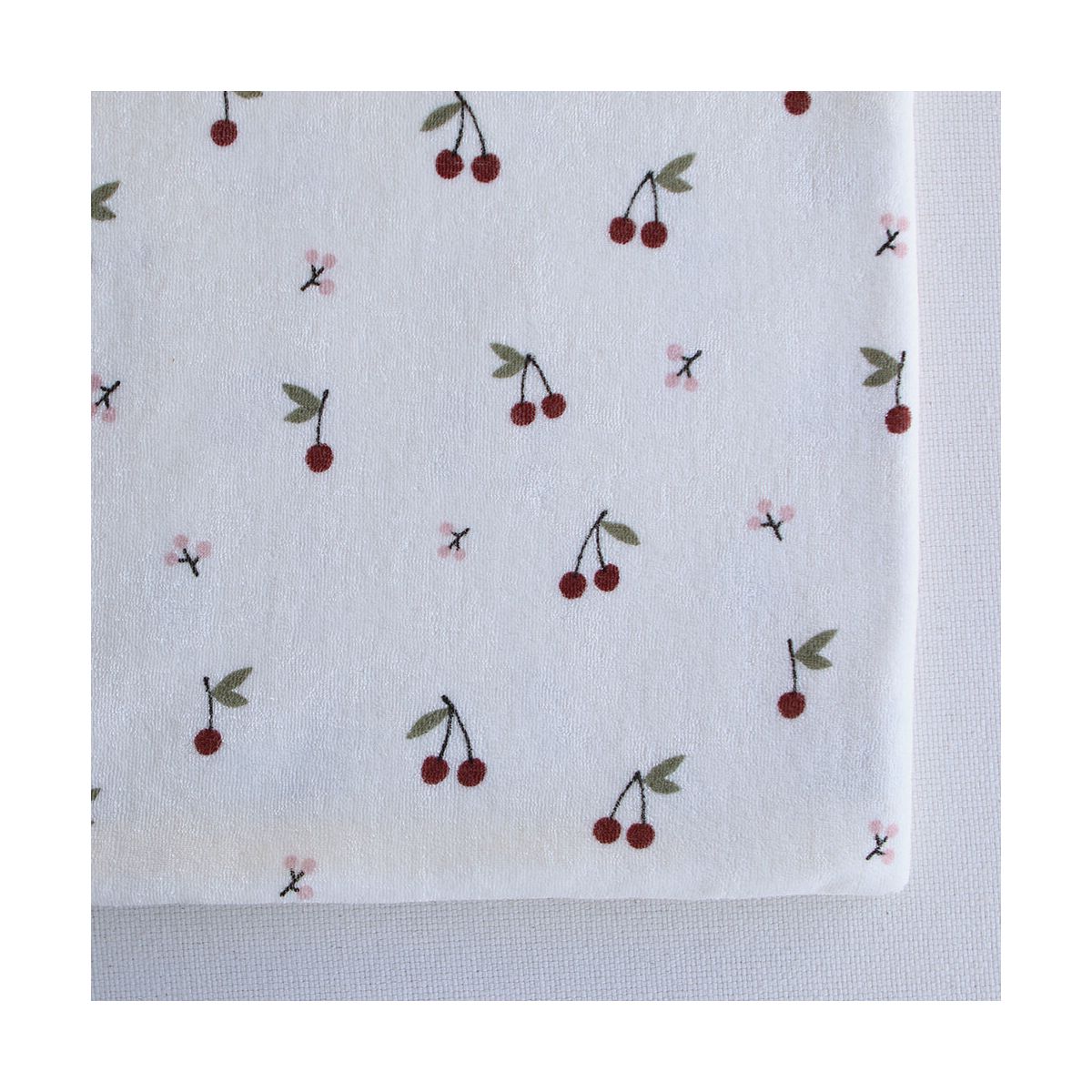 Jersey de coton fond blanc lait imprimé cerises