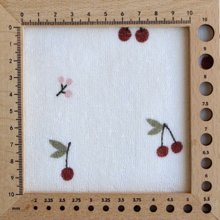 Jersey de coton fond blanc lait imprimé cerises