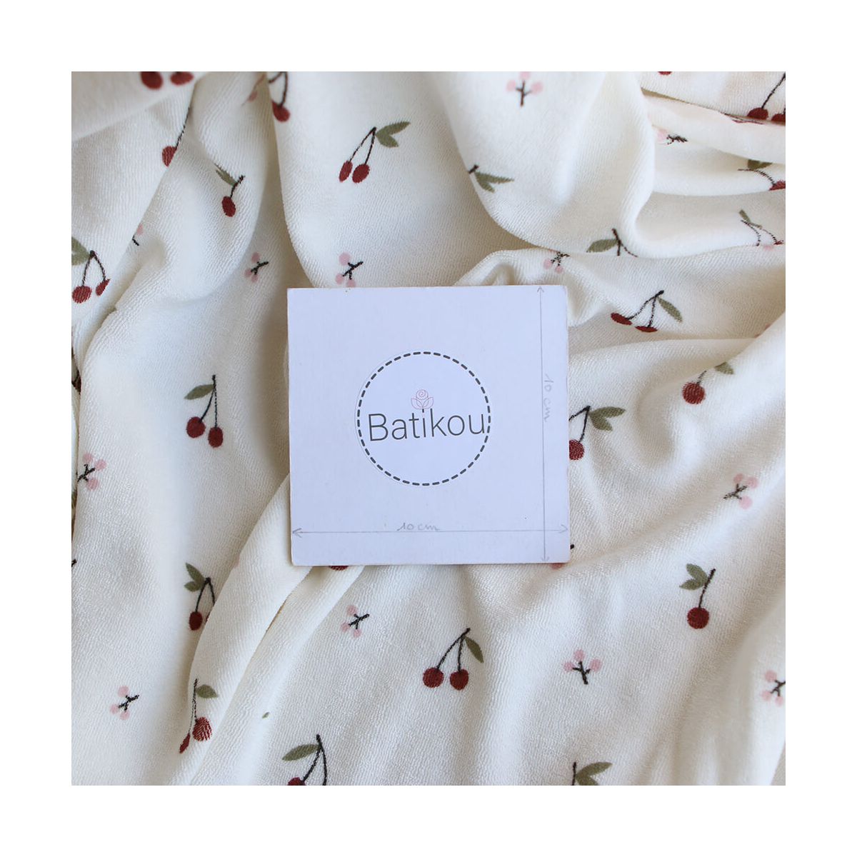 Jersey de coton fond blanc lait imprimé cerises