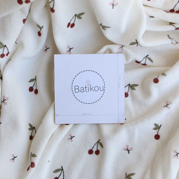 Jersey de coton fond blanc lait imprimé cerises