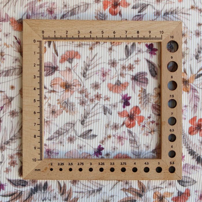 Jersey coton côtes fines à motif fleuri sur fond écru