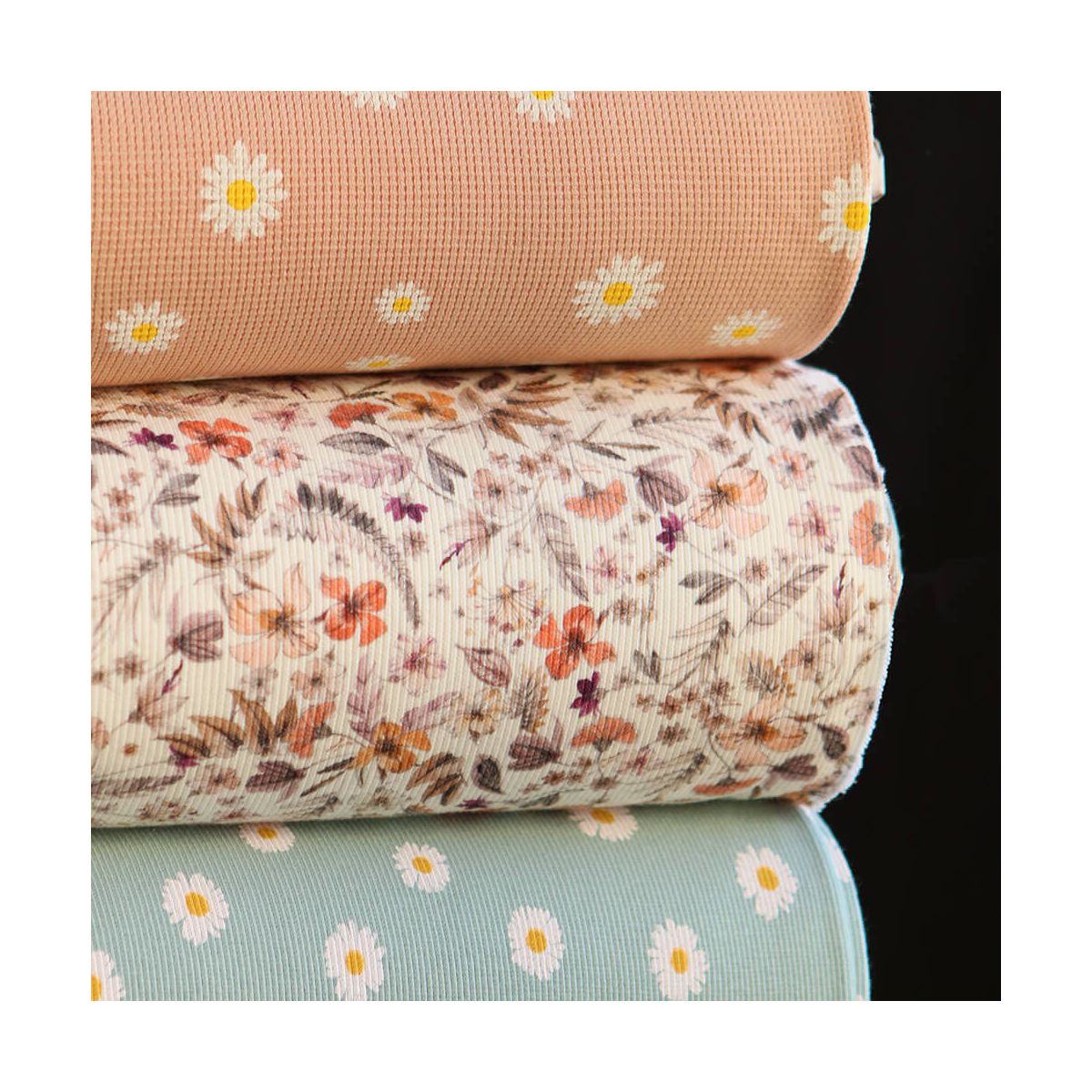 Jersey coton côtes fines à motif fleuri sur fond écru