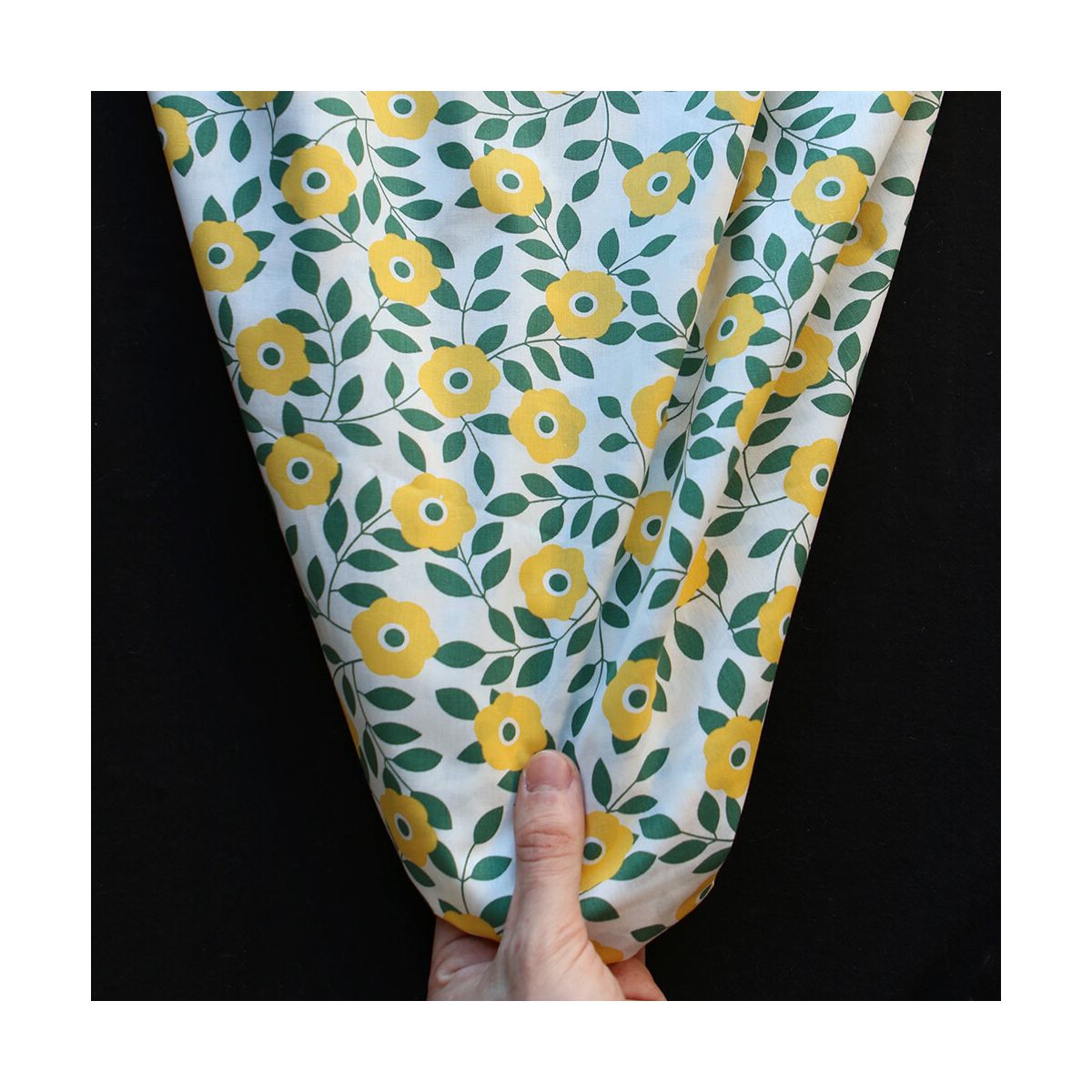 Popeline de coton imprimé fleurs vert et jaune