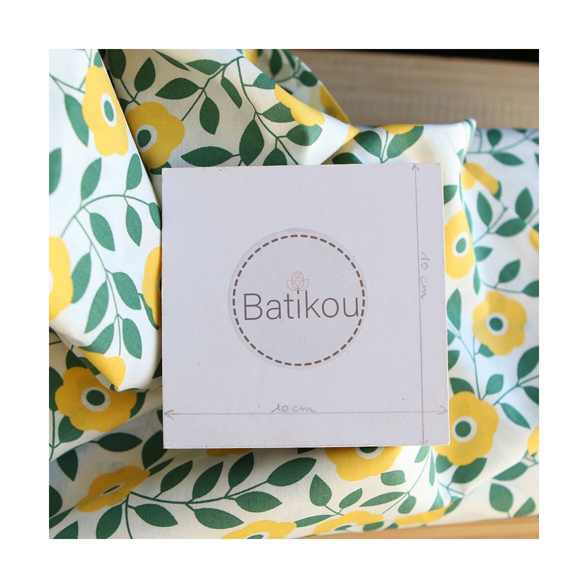 Popeline de coton imprimé fleurs vert et jaune