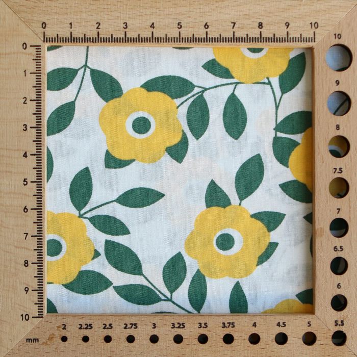 Popeline de coton imprimé fleurs vert et jaune