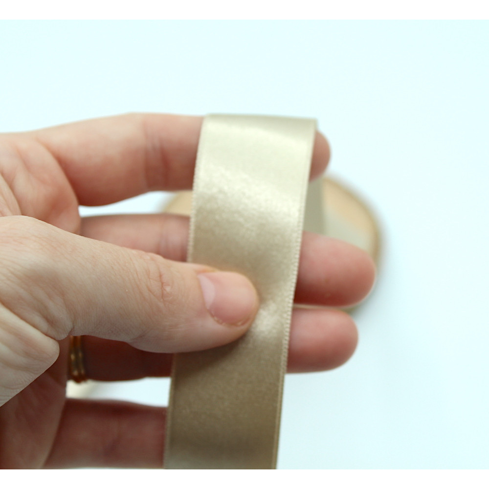 Ruban satin 25mm x1m beige clair
