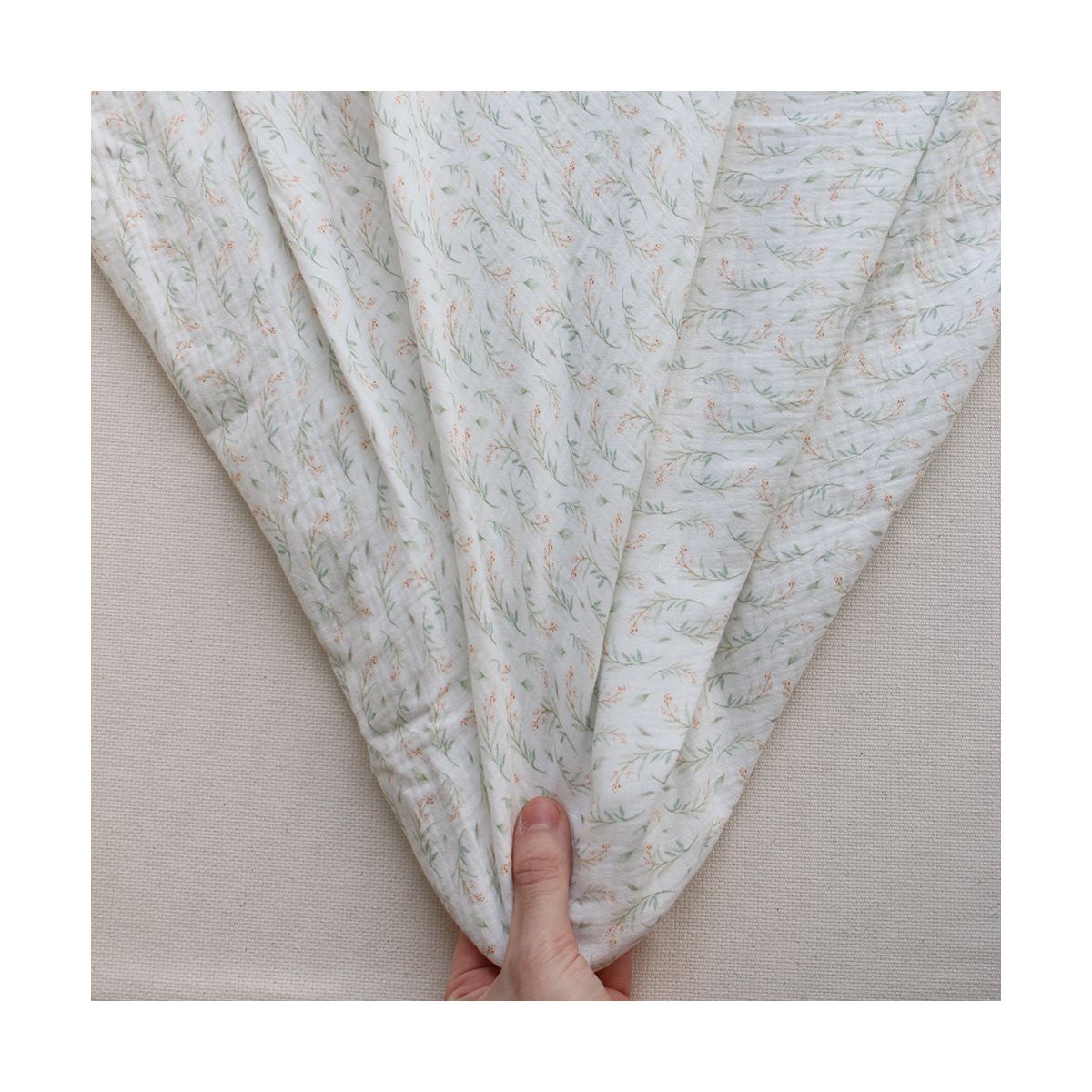 Clairière - Double gaze de coton fond blanc imprimé feuillage doux