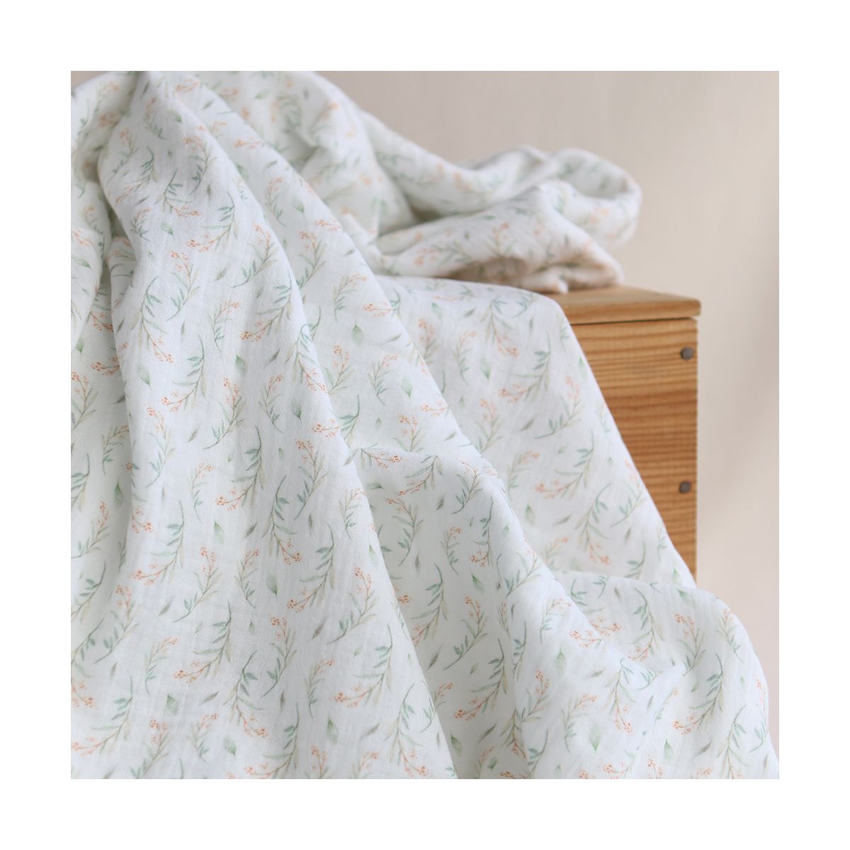 Clairière - Double gaze de coton fond blanc imprimé feuillage doux