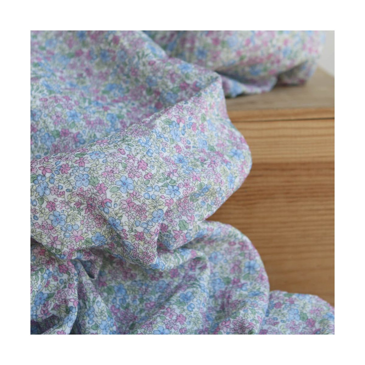 Victoire - Double gaze de coton BIO motif petites fleurs pastel