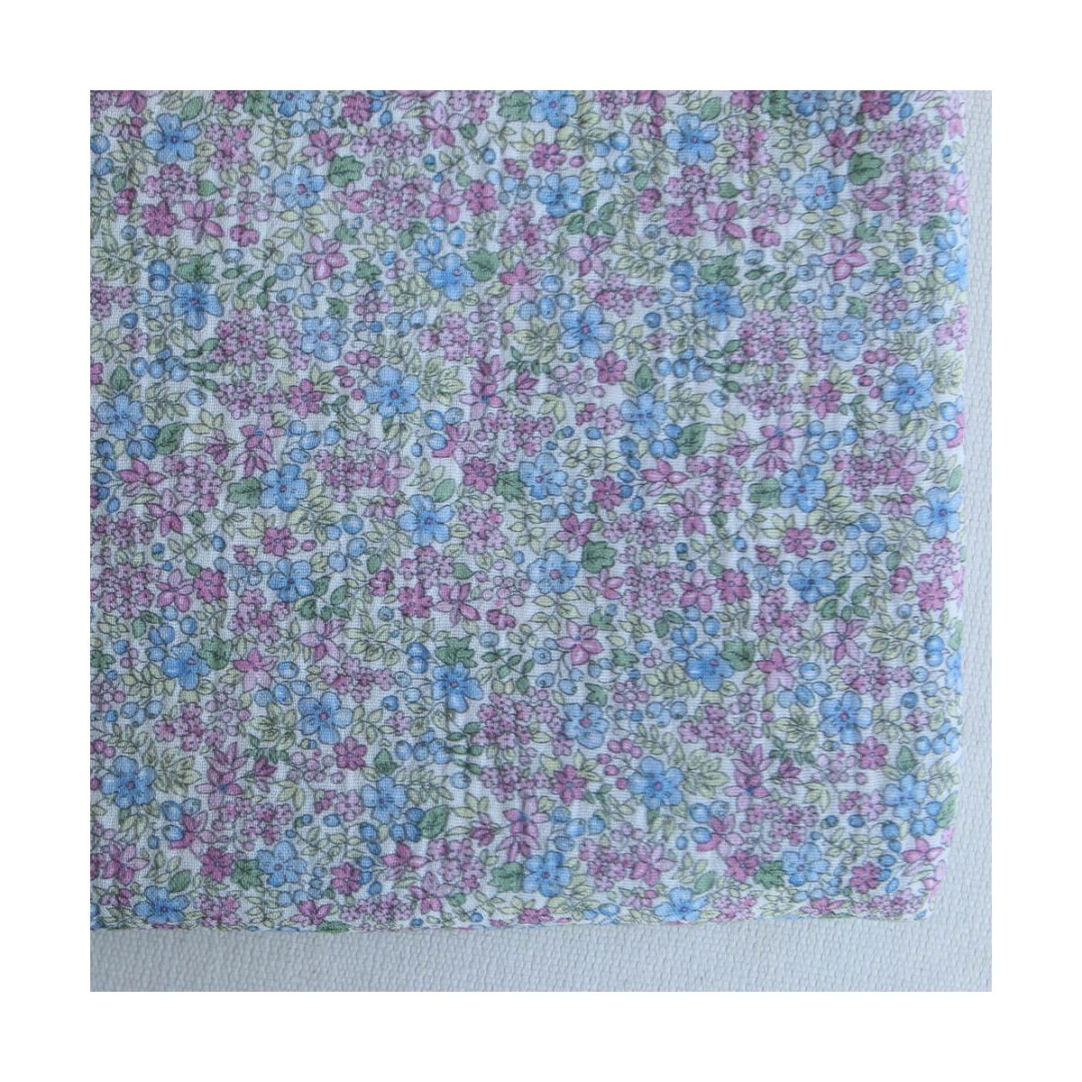 Victoire - Double gaze de coton BIO motif petites fleurs pastel