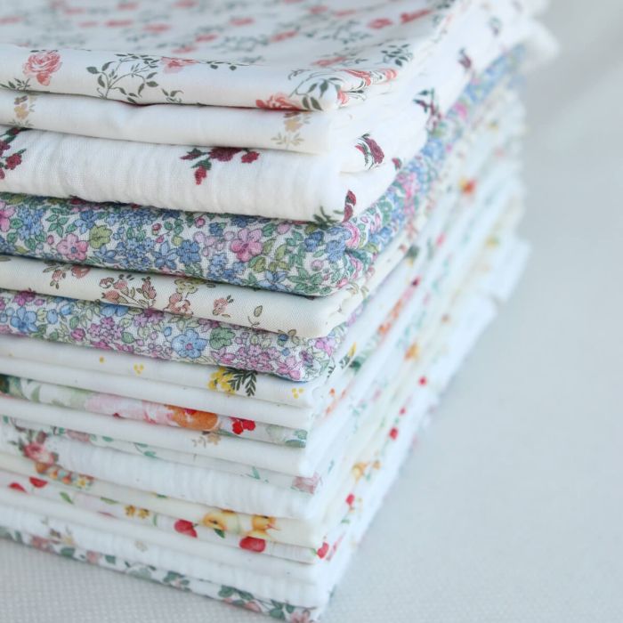 Victoire - Double gaze de coton BIO motif petites fleurs pastel