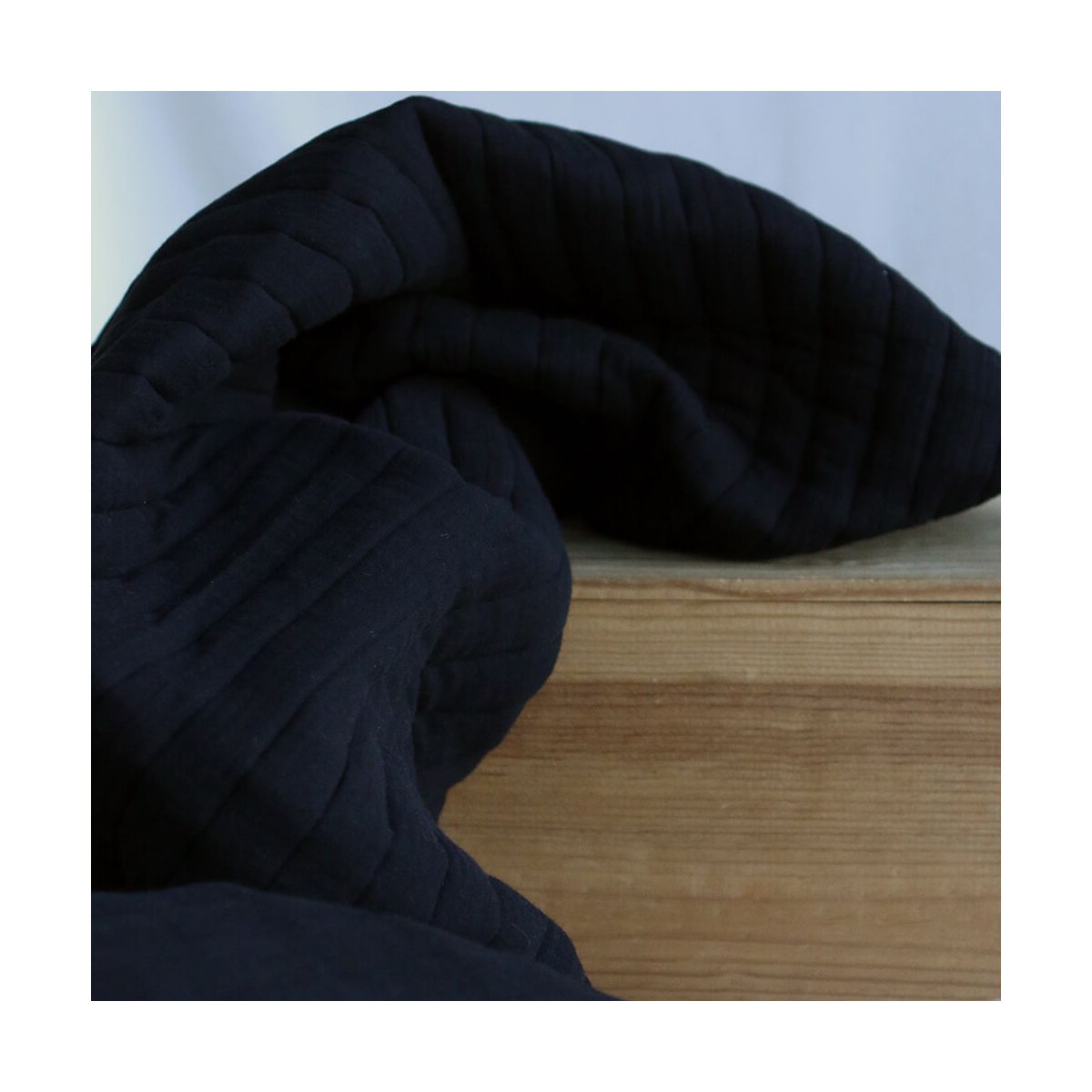 Tissu matelassé double gaze coton uni noir rayures
