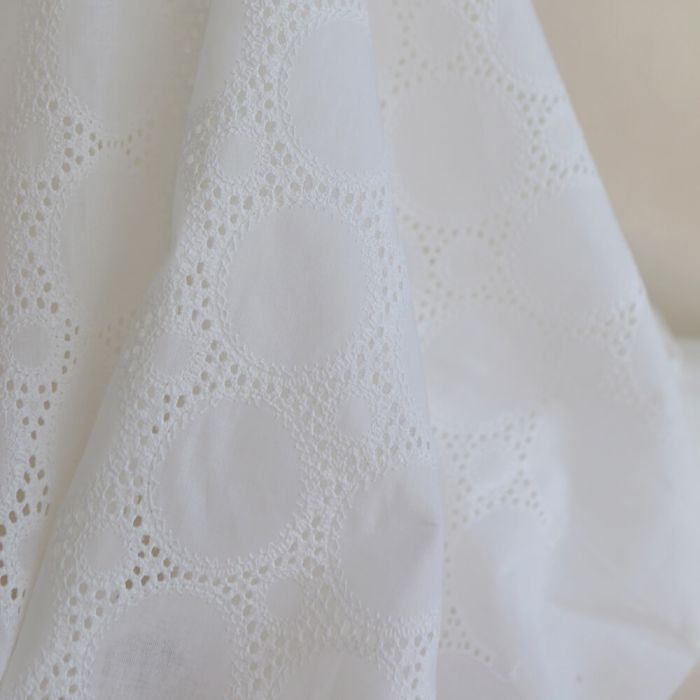 Broderie anglaise voile de coton coloris blanc ivoire