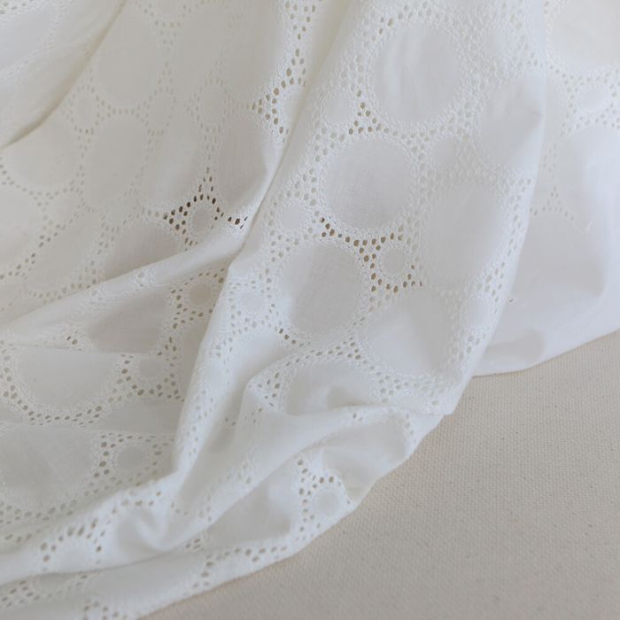 Broderie anglaise voile de coton coloris blanc ivoire