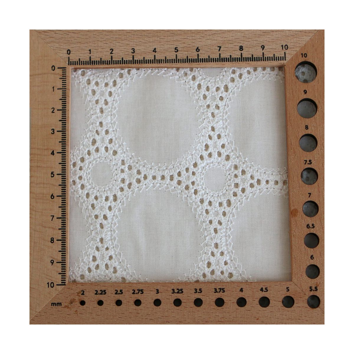 Broderie anglaise voile de coton coloris blanc ivoire