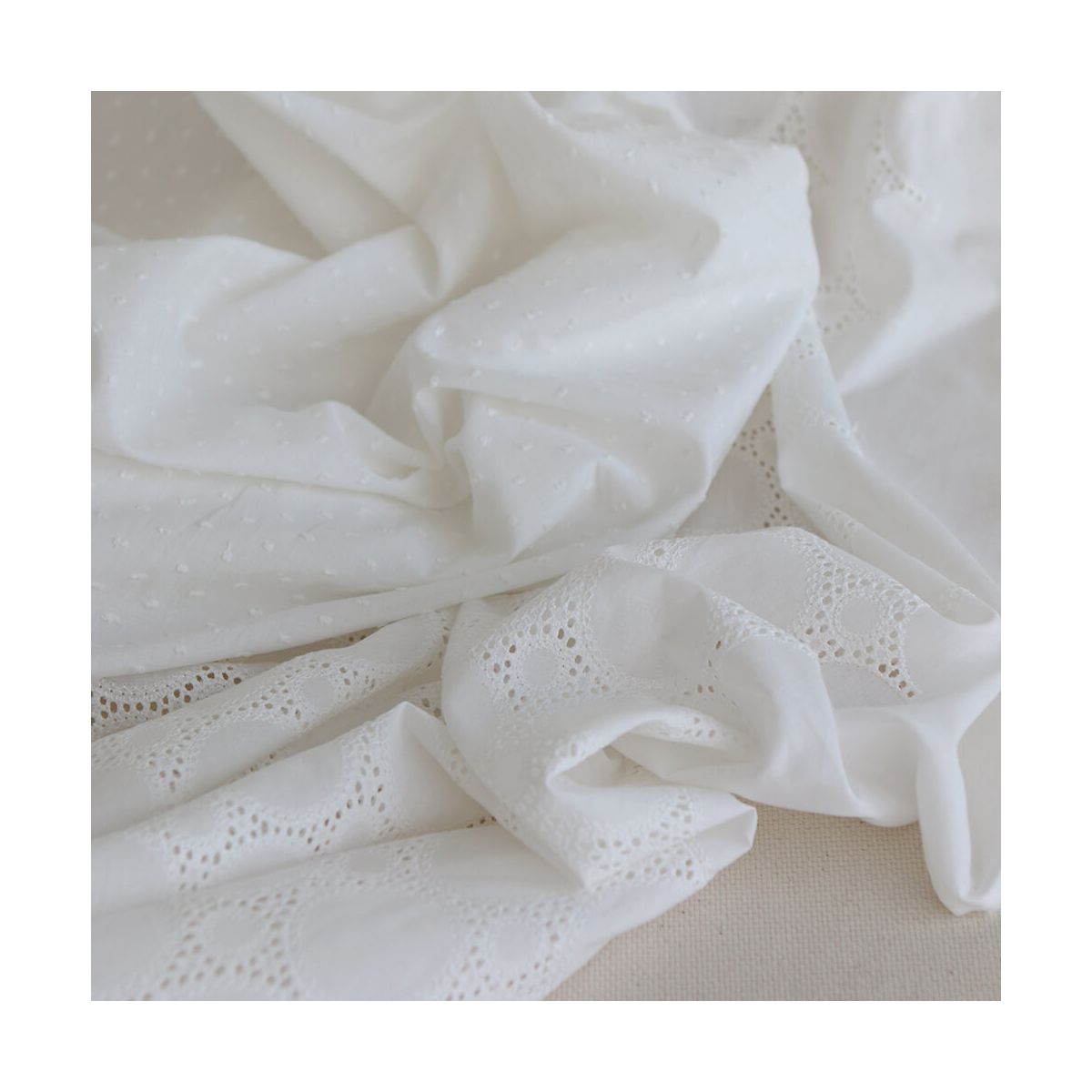 Broderie anglaise voile de coton coloris blanc ivoire